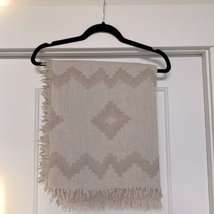 Aritzia Wilfred Diamond Mosaic Blanket Scarf